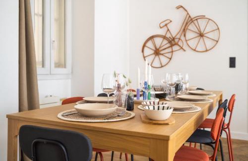 Neuilly-sur-Seine Apartment | PorteMaillot & La Défense 4 Bedroom 10 people