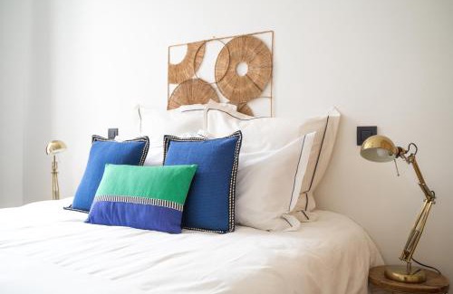 Neuilly-sur-Seine Apartment | PorteMaillot & La Défense 4 Bedroom 10 people