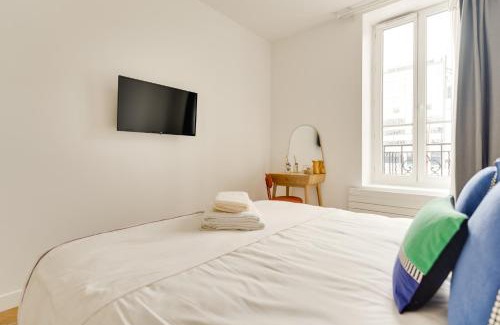 Neuilly-sur-Seine Apartment | PorteMaillot & La Défense 4 Bedroom 10 people