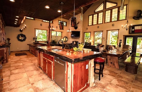 Concan House | Porter's Tree Haus, Exclusive Private Riverfront @Vacation Frio River "Hot Tub"