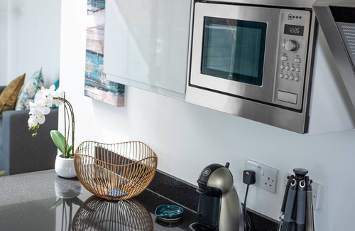 St Ives Apartment | Porthia Penthouse, 2 bedrooms, 2 bathrooms, sea views, parking and free WiFi