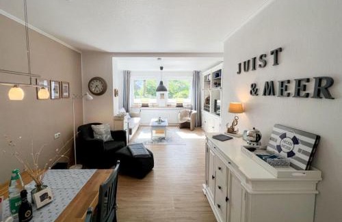 Juist House | Porthole in the Seute Deern house