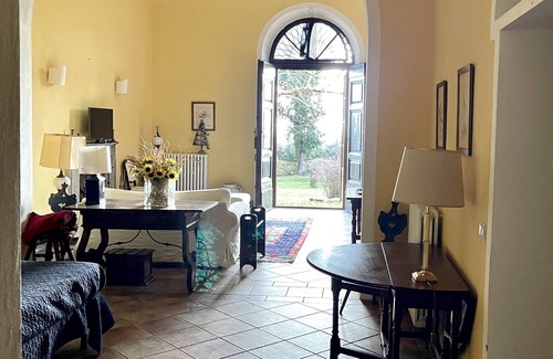 Vicopisano House | Portion of Villa with pool and garden from the 18th century
