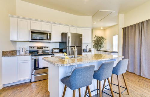 Corbett - Terwilliger - Lair Hill Apartment | Portland Apartment ~ 1 Mi to Downtown!