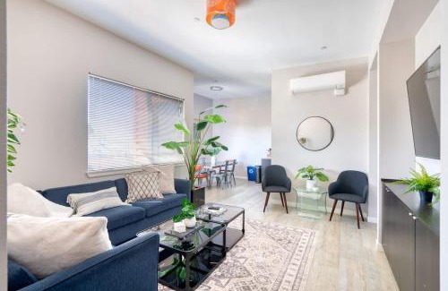 Belmont Apartment | Portland Penthouse Retreat- Roof Deck & Food Pods