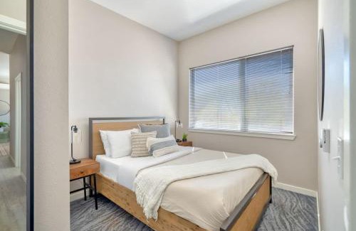 Belmont Apartment | Portland Penthouse Retreat- Roof Deck & Food Pods
