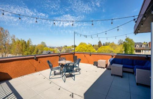 Belmont Apartment | Portland Penthouse Retreat- Roof Deck & Food Pods
