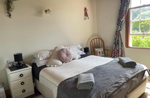 Dunedin Apartment | Portobello Settler's Cottage