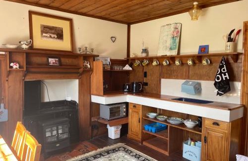 Dunedin Apartment | Portobello Settler's Cottage