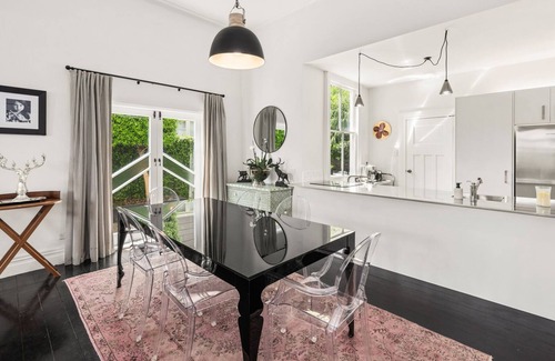 Bluff Hill House | Ports Keep - Napier Holiday Home