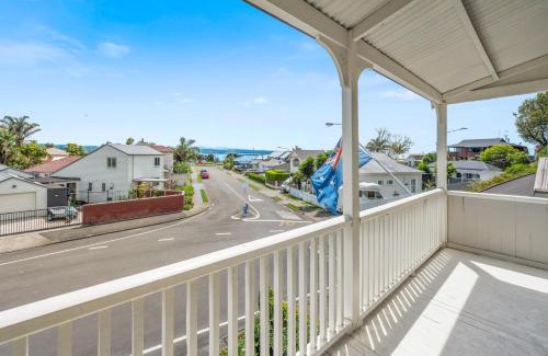 Bluff Hill House | Ports Keep - Napier Holiday Home