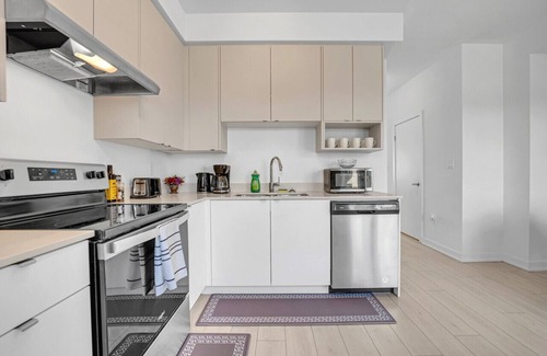 Burlington House | Posh 4 Bed Home with Backyard in Great Location