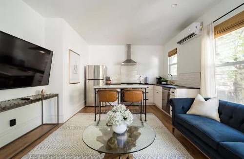 Uptown House | Posh Local 2BR - Boutiques & Eateries