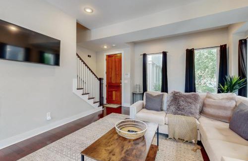 Chestnut Hill House | Posh Pad C10