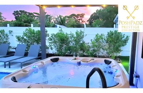 Jupiter Villa | PoshPadz Banyan Villa 3 bedroom Private Pool Jupiter Beach