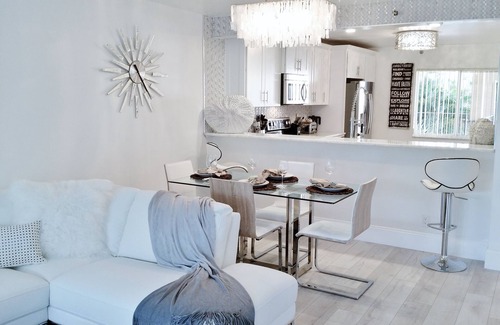 Jupiter Condo | POSHPADZ-Playa Blanca -Prime Jupiter Beach Location