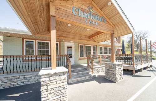 Great Cacapon RV Rental | Potomac 2 Doubles - Dog Friendly