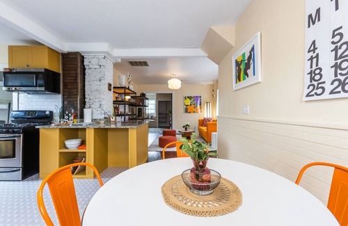 Bay View House | Potter Upper · Bright 1.5BR in the Heart of Bay View - w/Parking
