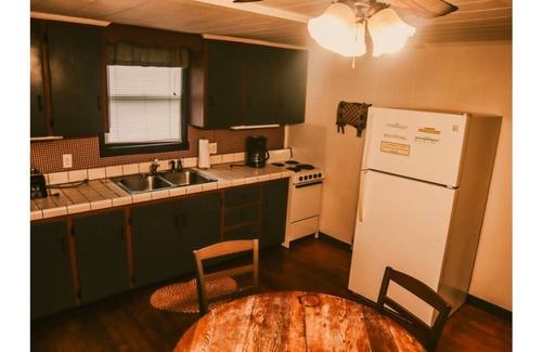 Candler Cabin | Potting Shed Cabin: 2-night minimum
