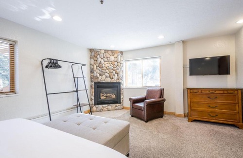 Salt Lake Mountain Resorts Ski Chalet | Powder Hound 1 Bedroom Brighton Chalet