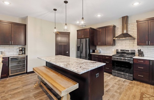 Lead House | Powder House Pass 5 bedrooms - Hot tub, large garage, paved roads