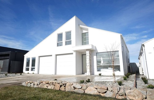 Jindabyne House | Powder Peaks 2B