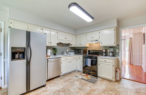 Clarkdale House | Powder Springs Home w/Grill: 11 Mi to Six Flags!