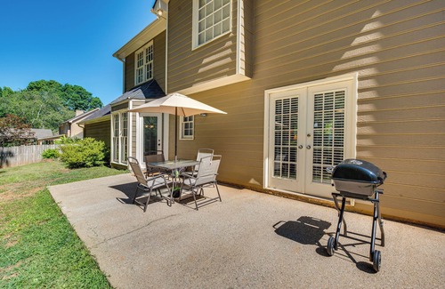 Clarkdale House | Powder Springs Home w/Grill: 11 Mi to Six Flags!