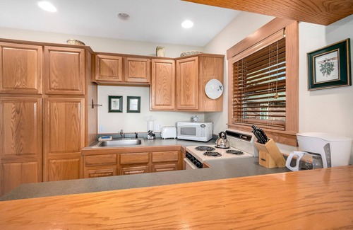 Estes Park Condo | Powell Peak 104 - 1 Br Condo with Fireplace - Marys Lake and Mountain Views