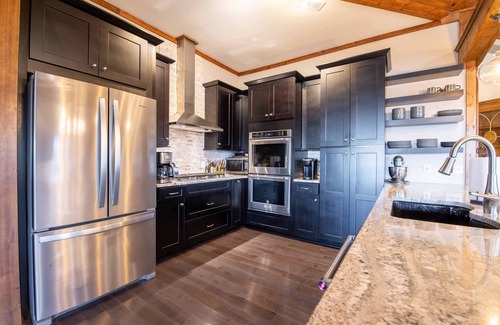 Spruce Pine Cabin | Power, Water & WiFi! Hot Tub, Firepit, Beautiful Mtn Views, Private, Nearby BRP!