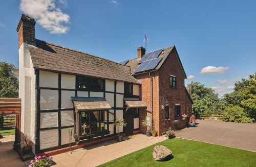 Pembridge House | Powk Meadow Farmhouse