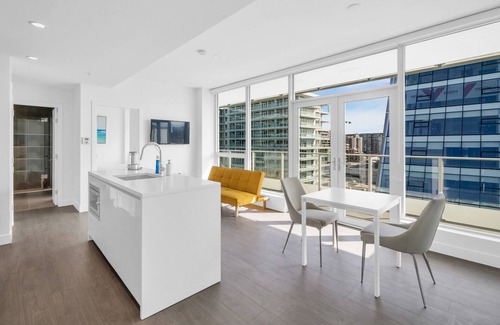 Richmond City Centre House | PPRM Rose Richmond Centre Brand New 1BR & 1BA Condo