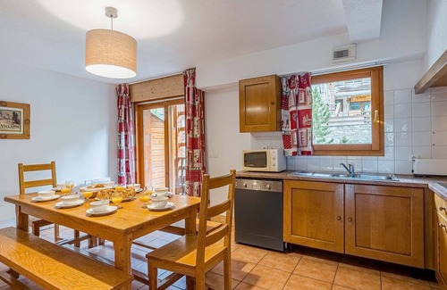 Vaujany Condo | Près des Pistes! Appart Cozy avec Wi-Fi + Cuisine