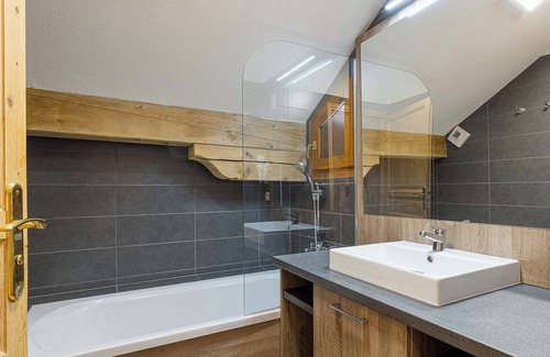 Vaujany Condo | Près des Pistes! Appart Cozy avec Wi-Fi + Cuisine