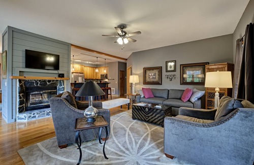 Glenville House | Prairie Springs A - Just steps away from beautiful Lake Glenville!