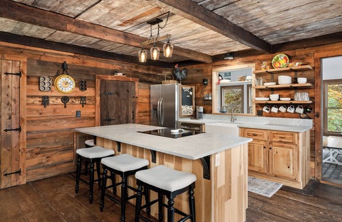 Seneca Cabin | Pre-Revolutionary War Cabin on Lake Hartwell