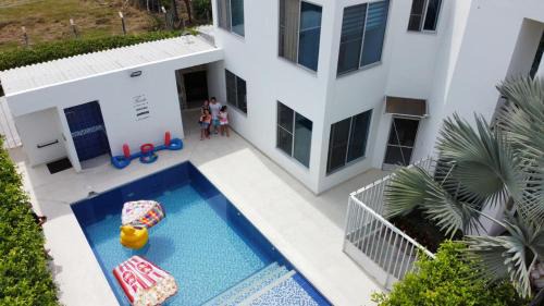 Girardot House | PRECIOSA CASA con Piscina, Jacuzzi y BBQ en Girardot