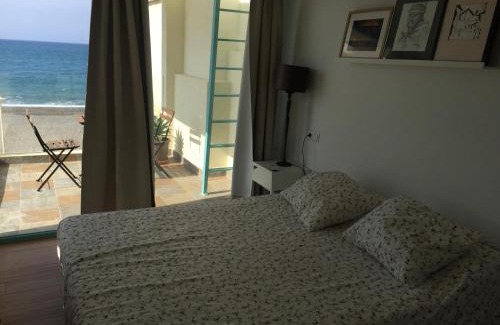 Rio Velez Apartment | Precioso alojamiento en primera línea de playa