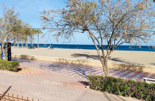 Roquetas de Mar Apartment | Precioso apartamento 1ª línea de playa con piscina