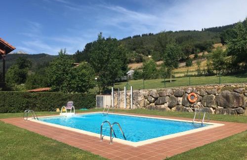 Ojedo Ski Chalet | PRECIOSO CHALET JUNTO A POTES CON PISCINA-4 Hab,3 Baños