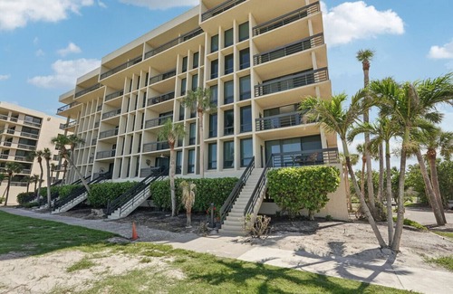 Longboat Key Apartment | Precise Realty presents Coastal Bliss on Longboat