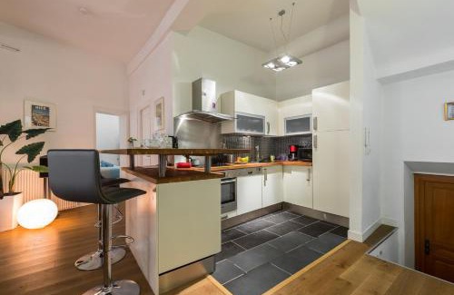 Old Town Apartment | PREF 2 · F4 - VASTE ET BOURGEOIS ,3 CHAMBRES, ASCENSEUR, VX-NICE