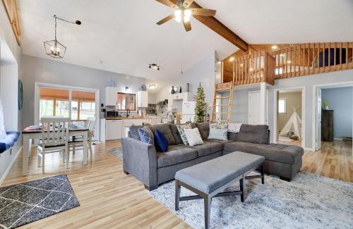 Bushkill House | Premier Cozy Cabin - Free Amenities & Comm Indoor Pools