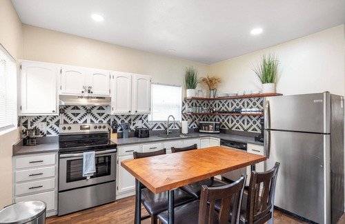 Central Colorado Springs Apartment | Premier, Hot Tub, Grill, Putting Green,Grill