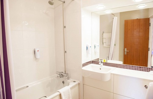 Llanelli Hotel | Premier Inn Llanelli Central East