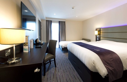 Pinkwell Hotel | Premier Inn London Hayes Heathrow - Hyde Park