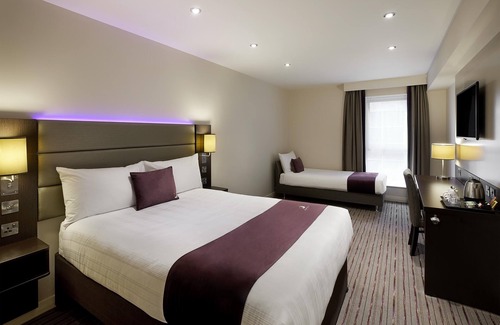 Prestwich Hotel | Premier Inn Manchester - Prestwich