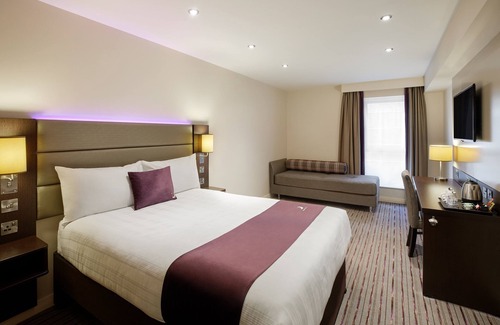 Knowle Sands Hotel | Premier Inn Milton Keynes Sw - Furzton Lake