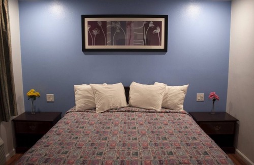 Oakland Hotel | Premier Inn & Suites