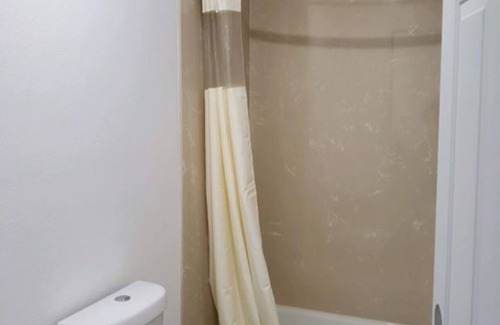 Oakland Hotel | Premier Inn & Suites